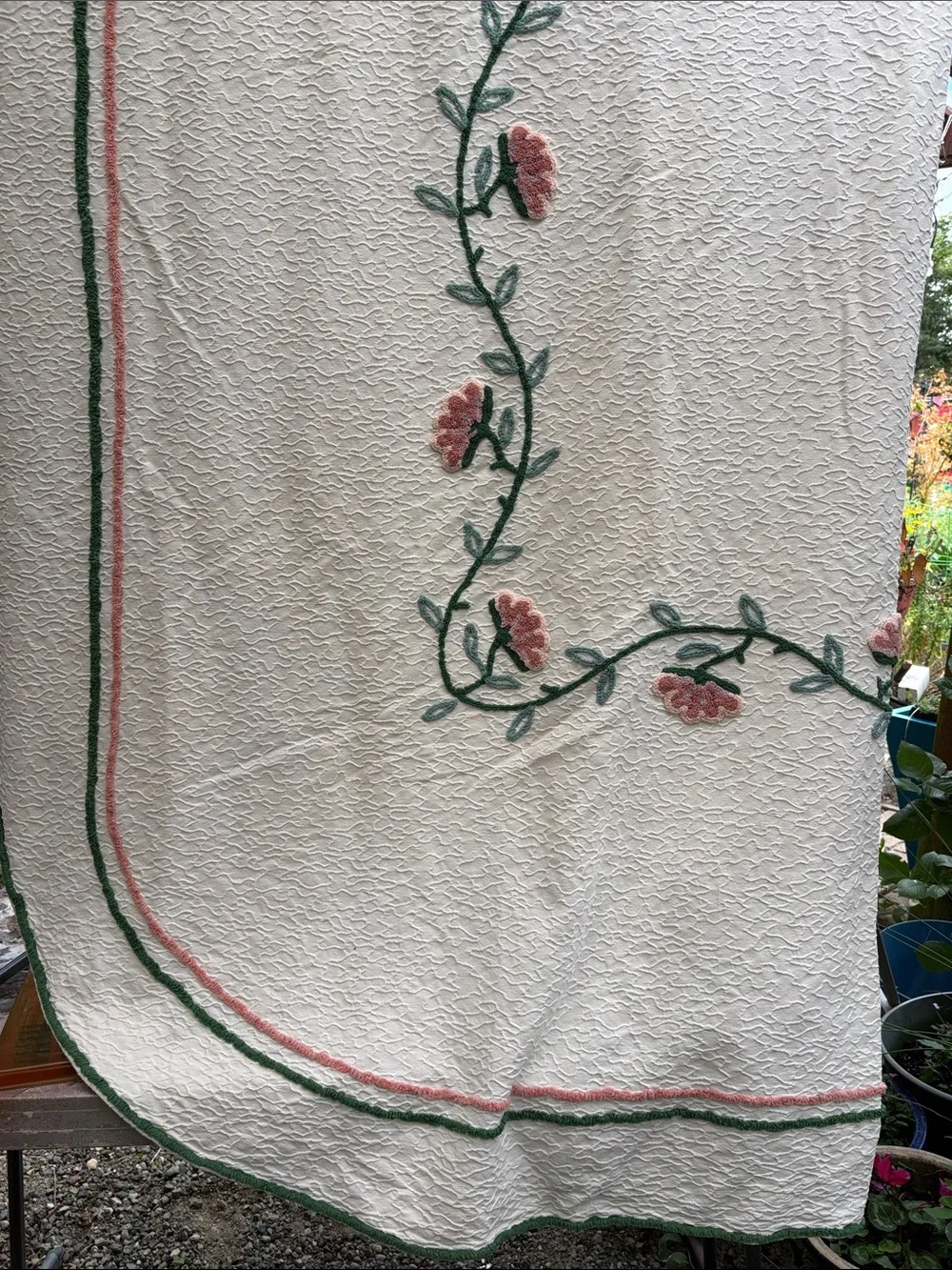 Vintage gorgeous chenille White Floral Vine Tufted Bedspread Pink Flowers EE